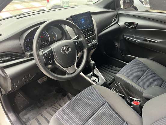 TOYOTA-YARIS-2019