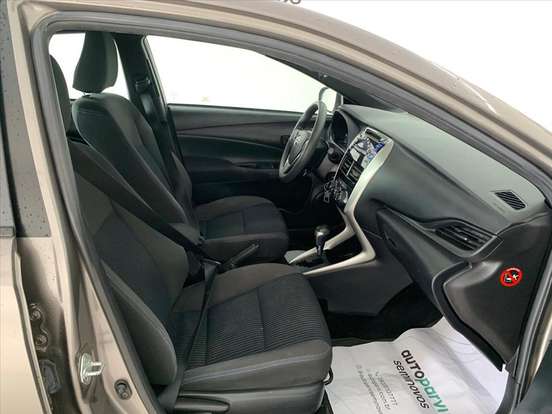 TOYOTA-YARIS-2019