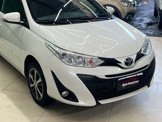TOYOTA-YARIS-2019