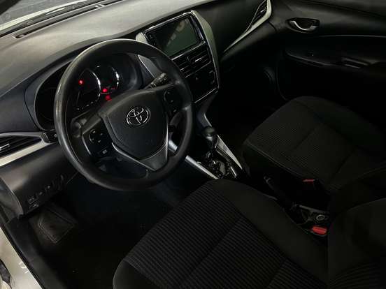 TOYOTA-YARIS-2019