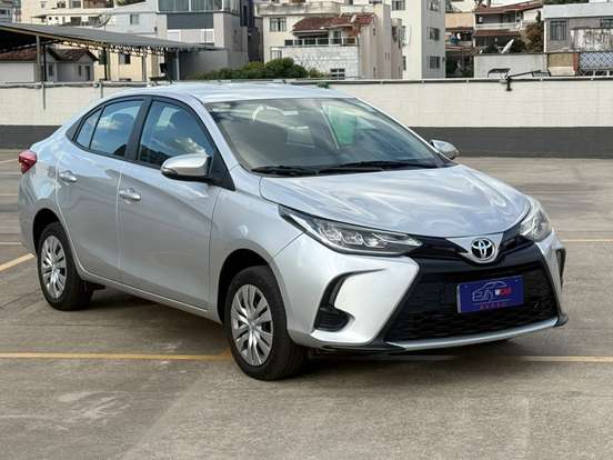 TOYOTA-YARIS-2024