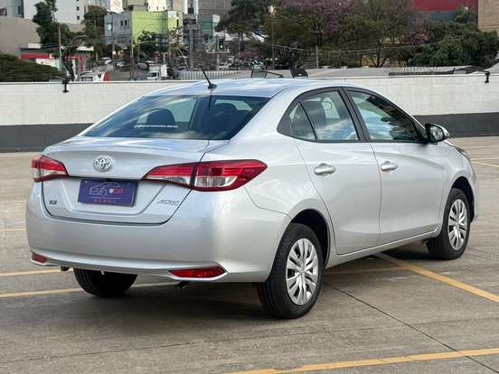 TOYOTA-YARIS-2024