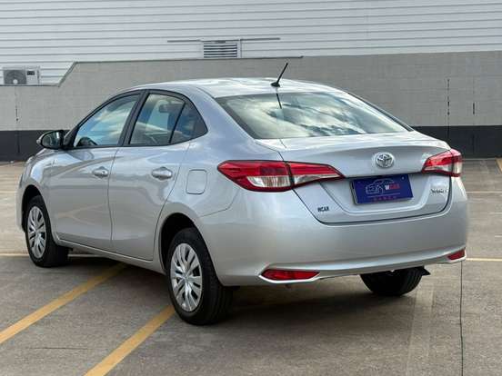 TOYOTA-YARIS-2024