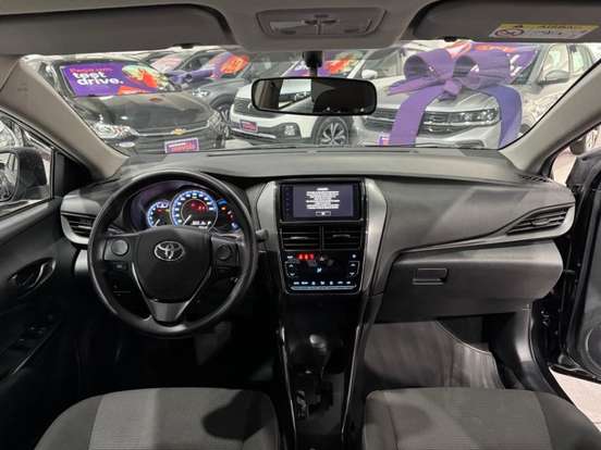 TOYOTA-YARIS-2024