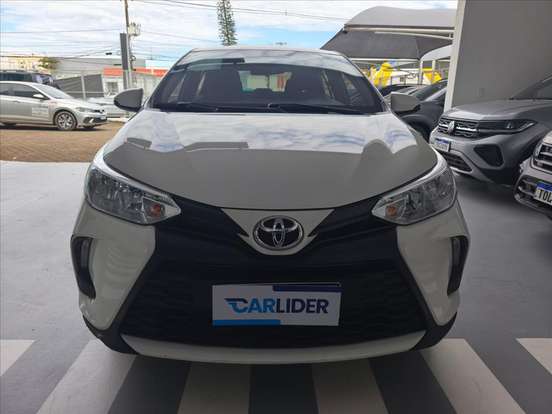 TOYOTA-YARIS-2023