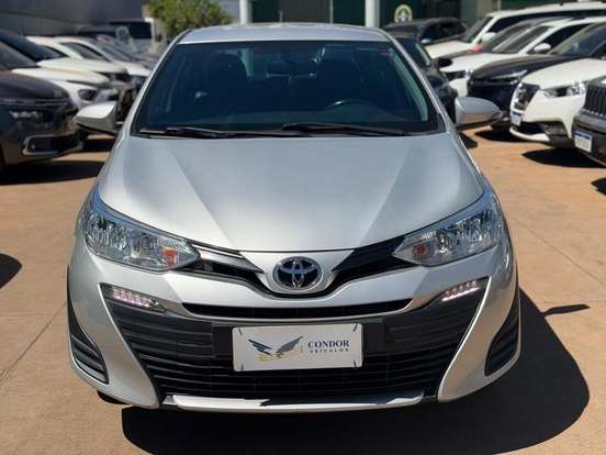 TOYOTA-YARIS-2021