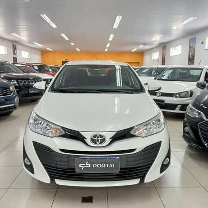 TOYOTA-YARIS-2018