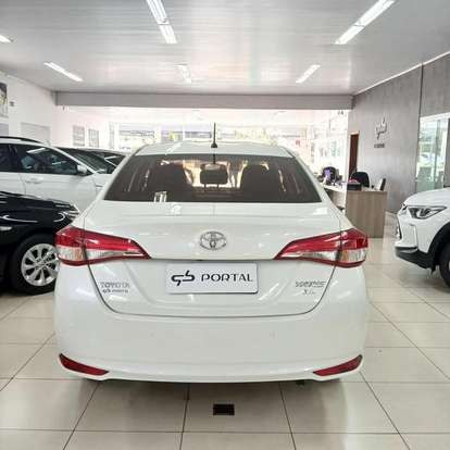 TOYOTA-YARIS-2018