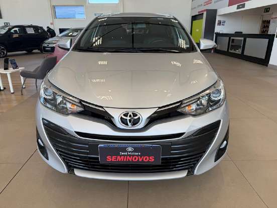 TOYOTA-YARIS-2019