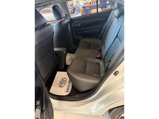 TOYOTA-YARIS-2019