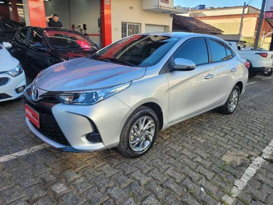 TOYOTA-YARIS-2024