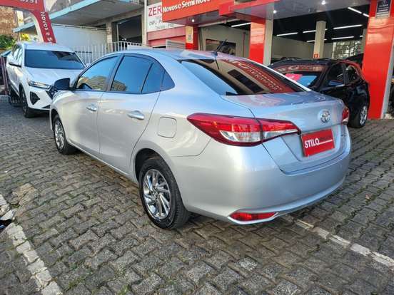 TOYOTA-YARIS-2024