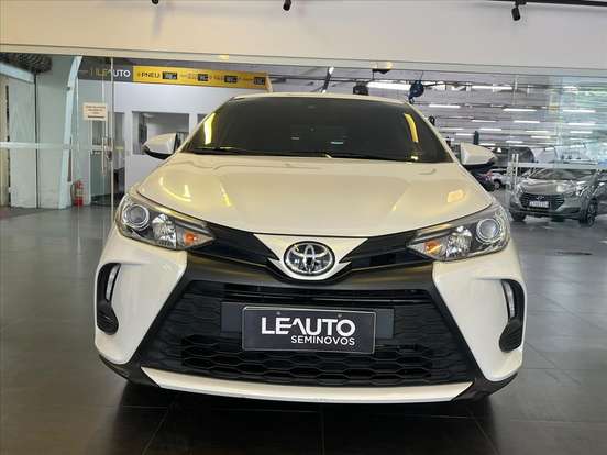 TOYOTA-YARIS-2023