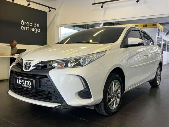 TOYOTA-YARIS-2023