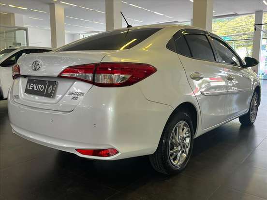 TOYOTA-YARIS-2023