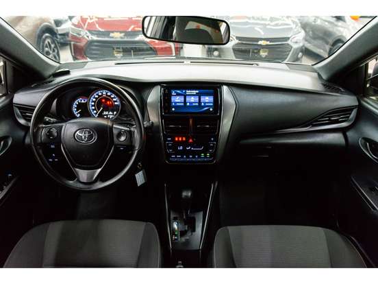 TOYOTA-YARIS-2022