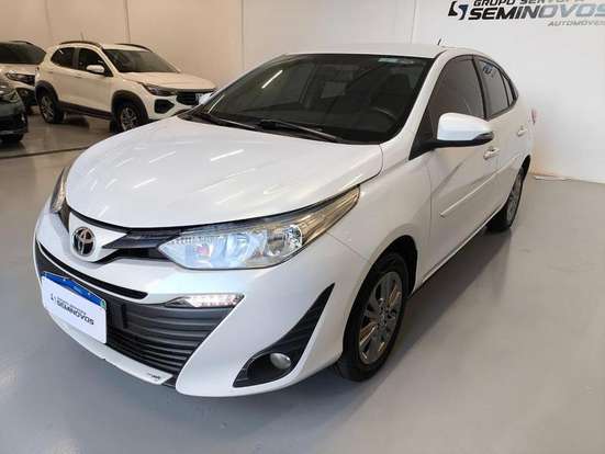 TOYOTA-YARIS-2021