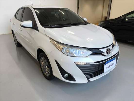 TOYOTA-YARIS-2021