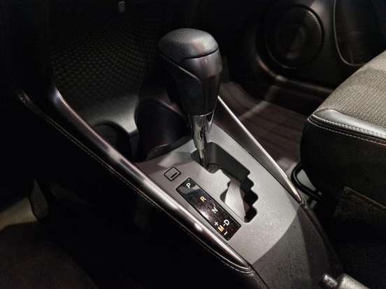 TOYOTA-YARIS-2024