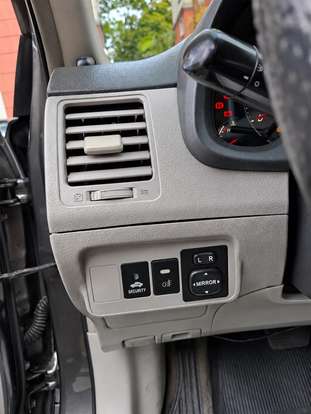 TOYOTA-COROLLA-2011