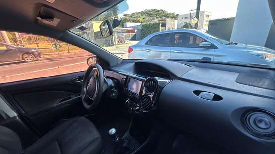 TOYOTA-ETIOS-2016