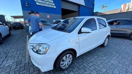 TOYOTA-ETIOS-2016