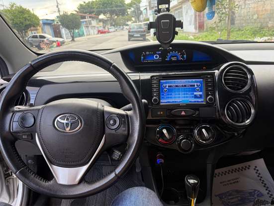 TOYOTA-ETIOS-1.5 PLATINUM SEDAN 16V FLEX 4P AUTOMÁTICO TOYOTA-ETIOS-2017