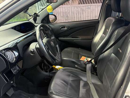 TOYOTA-ETIOS-1.5 PLATINUM SEDAN 16V FLEX 4P AUTOMÁTICO TOYOTA-ETIOS-2017
