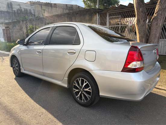 TOYOTA-ETIOS-1.5 PLATINUM SEDAN 16V FLEX 4P AUTOMÁTICO TOYOTA-ETIOS-2017