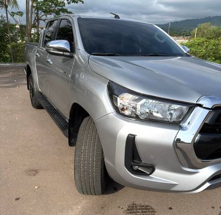 TOYOTA HILUX 2.8 D-4D TURBO DIESEL CD SRV 4X4 AUTOMÁTICO