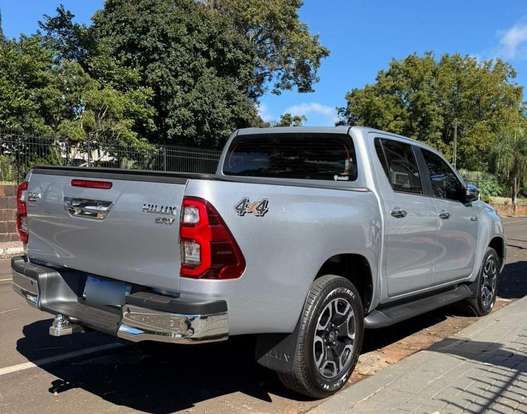 TOYOTA-HILUX-2.8 D-4D TURBO DIESEL CD SRV 4X4 AUTOMÁTICO TOYOTA-HILUX-2024