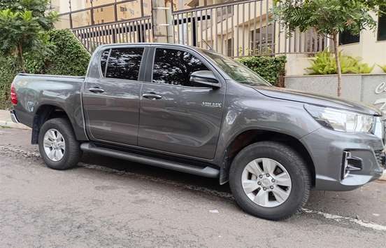 TOYOTA-HILUX-2.8 SR 4X4 CD 16V DIESEL 4P AUTOMÁTICO TOYOTA-HILUX-2019