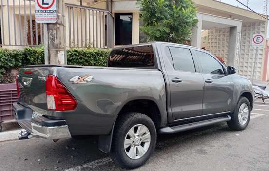 TOYOTA-HILUX-2019