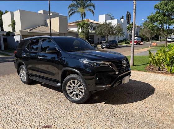 TOYOTA HILUX SW4 2.7 VVT-i FLEX SRV 7L 4X2 AUTOMÁTICO