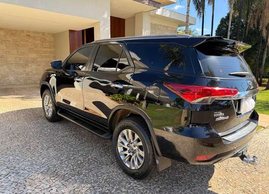 TOYOTA-HILUX SW4-2.7 VVT-i FLEX SRV 7L 4X2 AUTOMÁTICO TOYOTA-HILUX SW4-2021