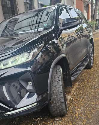 TOYOTA-HILUX SW4-2023
