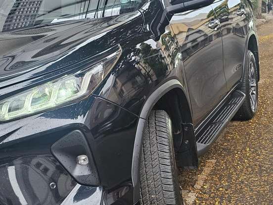 TOYOTA-HILUX SW4-2.8 D-4D TURBO DIESEL DIAMOND 7L 4X4 AUTOMÁTICO TOYOTA-HILUX SW4-2023