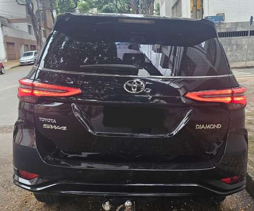 TOYOTA-HILUX SW4-2023