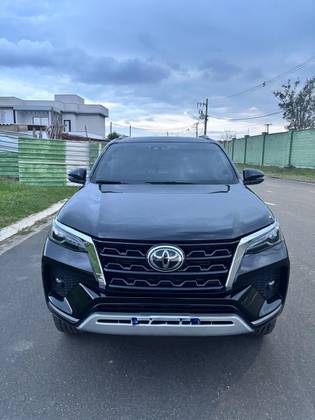 TOYOTA HILUX SW4 2.8 D-4D TURBO DIESEL SRX 7L 4X4 AUTOMÁTICO