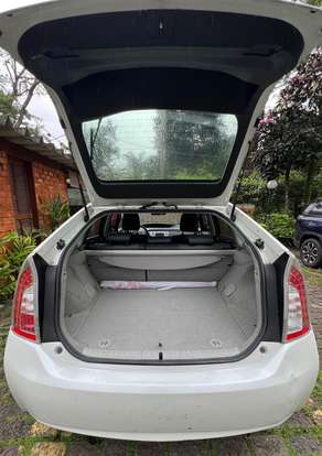 TOYOTA-PRIUS-2015