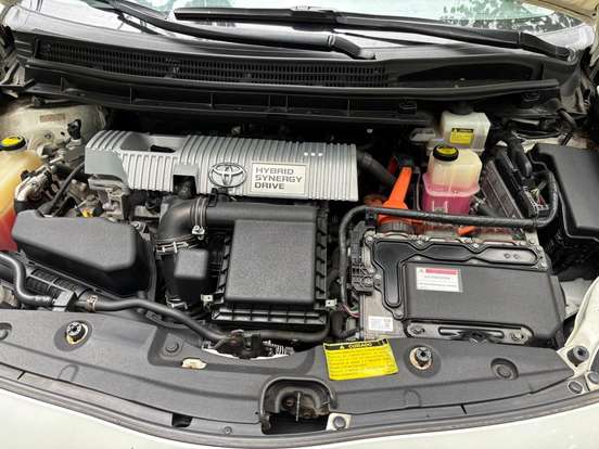 TOYOTA-PRIUS-2015