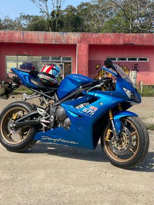 TRIUMPH-DAYTONA 675-2008