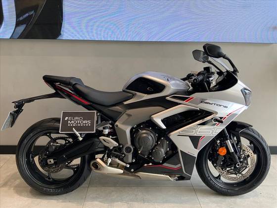 TRIUMPH DAYTONA 660 