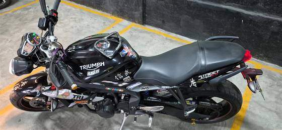 TRIUMPH STREET TRIPLE 675 ABS 