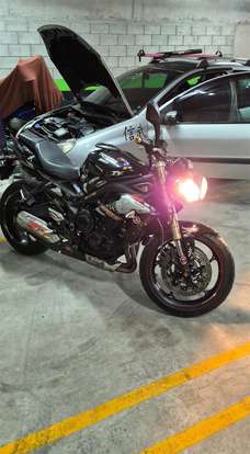 TRIUMPH-STREET TRIPLE 675 ABS-2017