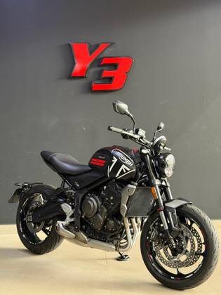 TRIUMPH TRIDENT 660 