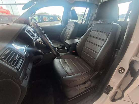 VOLKSWAGEN-AMAROK-2021