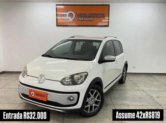 VOLKSWAGEN-CROSS UP-2015