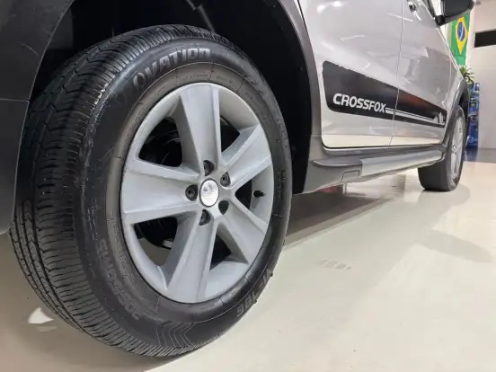 VOLKSWAGEN-CROSSFOX-2012