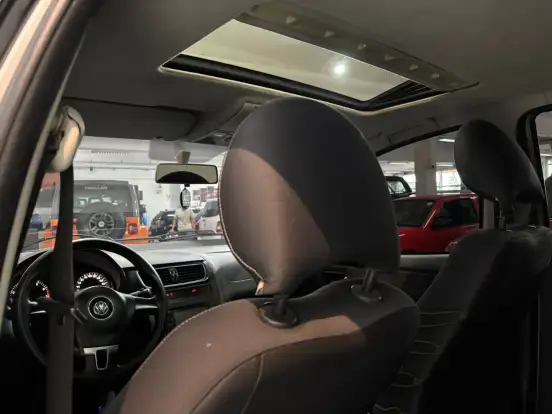 VOLKSWAGEN-CROSSFOX-2012